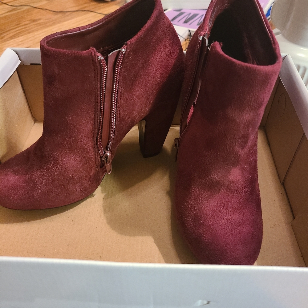 Bamboo heeled microsuede booties